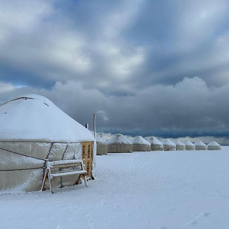 Yurt Camp Ali-Nur At Lake Song-Kol Юрточный Лагерь Али-Нур Озеро Сон-Куль Сон-Куль Кыргызстан Нарын Kyrgyzstan Naryn 外观 照片