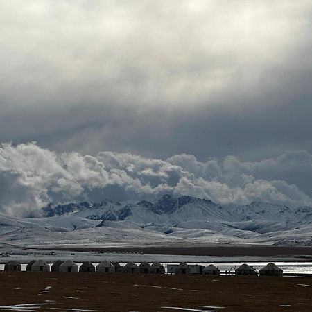 Yurt Camp Ali-Nur At Lake Song-Kol Юрточный Лагерь Али-Нур Озеро Сон-Куль Сон-Куль Кыргызстан Нарын Kyrgyzstan Naryn 外观 照片
