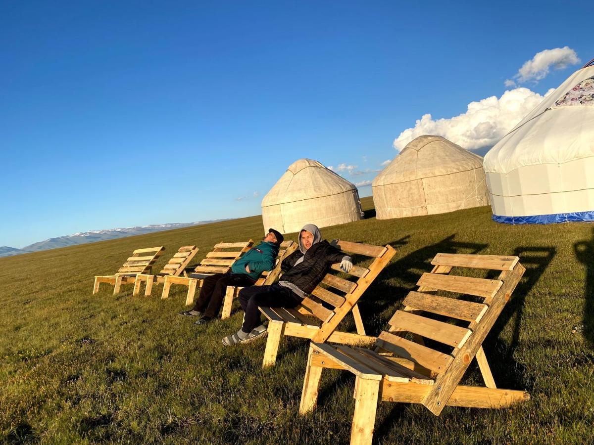 Yurt Camp Ali-Nur At Lake Song-Kol Юрточный Лагерь Али-Нур Озеро Сон-Куль Сон-Куль Кыргызстан Нарын Kyrgyzstan Naryn 外观 照片