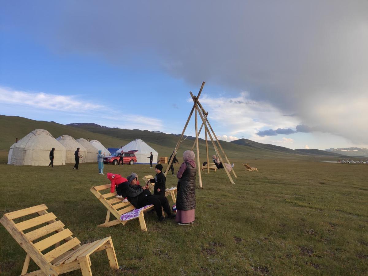 Yurt Camp Ali-Nur At Lake Song-Kol Юрточный Лагерь Али-Нур Озеро Сон-Куль Сон-Куль Кыргызстан Нарын Kyrgyzstan Naryn 外观 照片