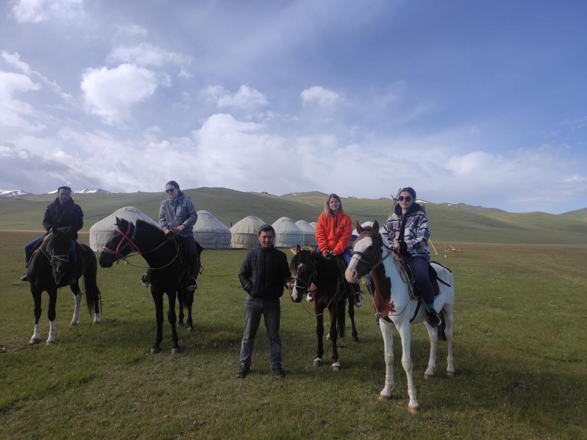 Yurt Camp Ali-Nur At Lake Song-Kol Юрточный Лагерь Али-Нур Озеро Сон-Куль Сон-Куль Кыргызстан Нарын Kyrgyzstan Naryn 外观 照片