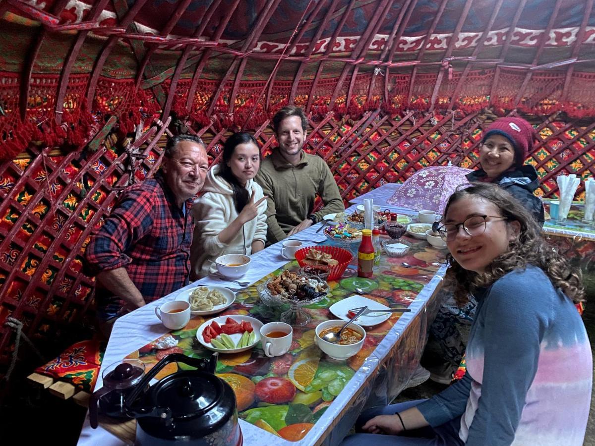 Yurt Camp Ali-Nur At Lake Song-Kol Юрточный Лагерь Али-Нур Озеро Сон-Куль Сон-Куль Кыргызстан Нарын Kyrgyzstan Naryn 外观 照片