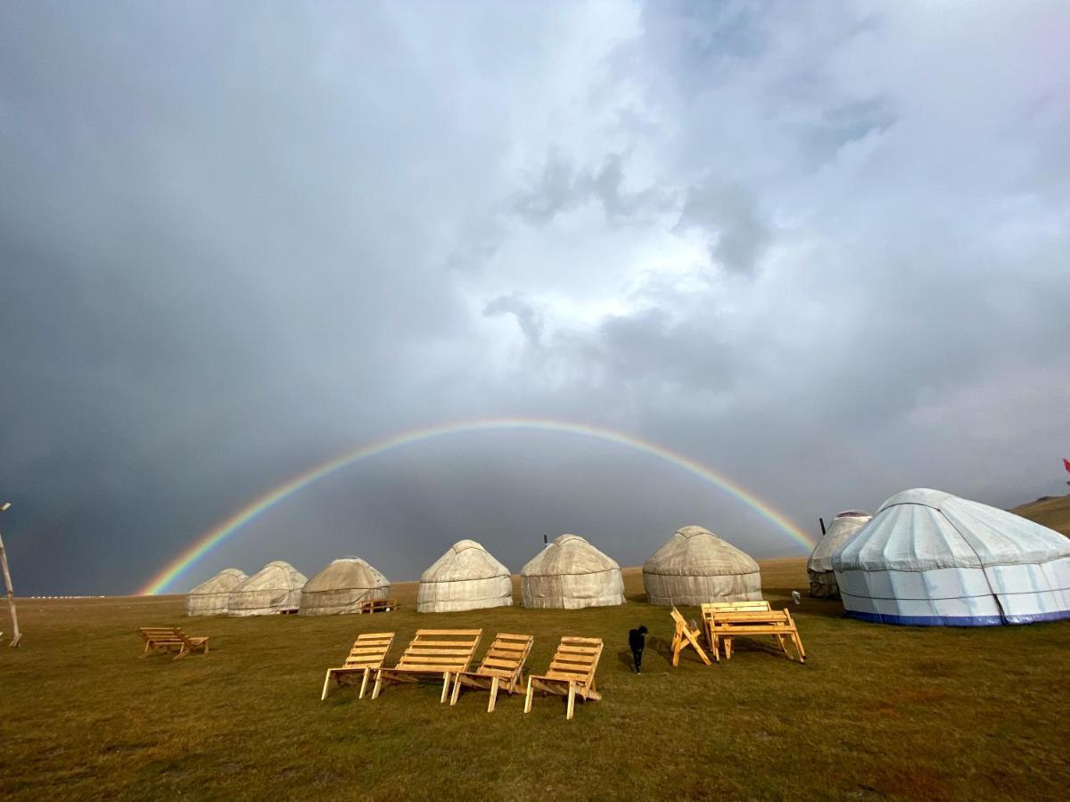 Yurt Camp Ali-Nur At Lake Song-Kol Юрточный Лагерь Али-Нур Озеро Сон-Куль Сон-Куль Кыргызстан Нарын Kyrgyzstan Naryn 外观 照片