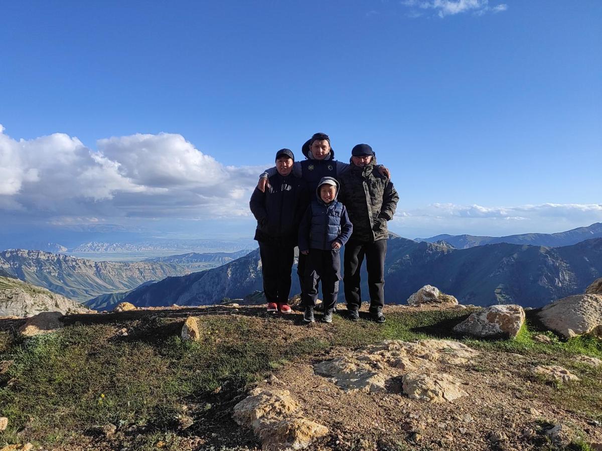 Yurt Camp Ali-Nur At Lake Song-Kol Юрточный Лагерь Али-Нур Озеро Сон-Куль Сон-Куль Кыргызстан Нарын Kyrgyzstan Naryn 外观 照片