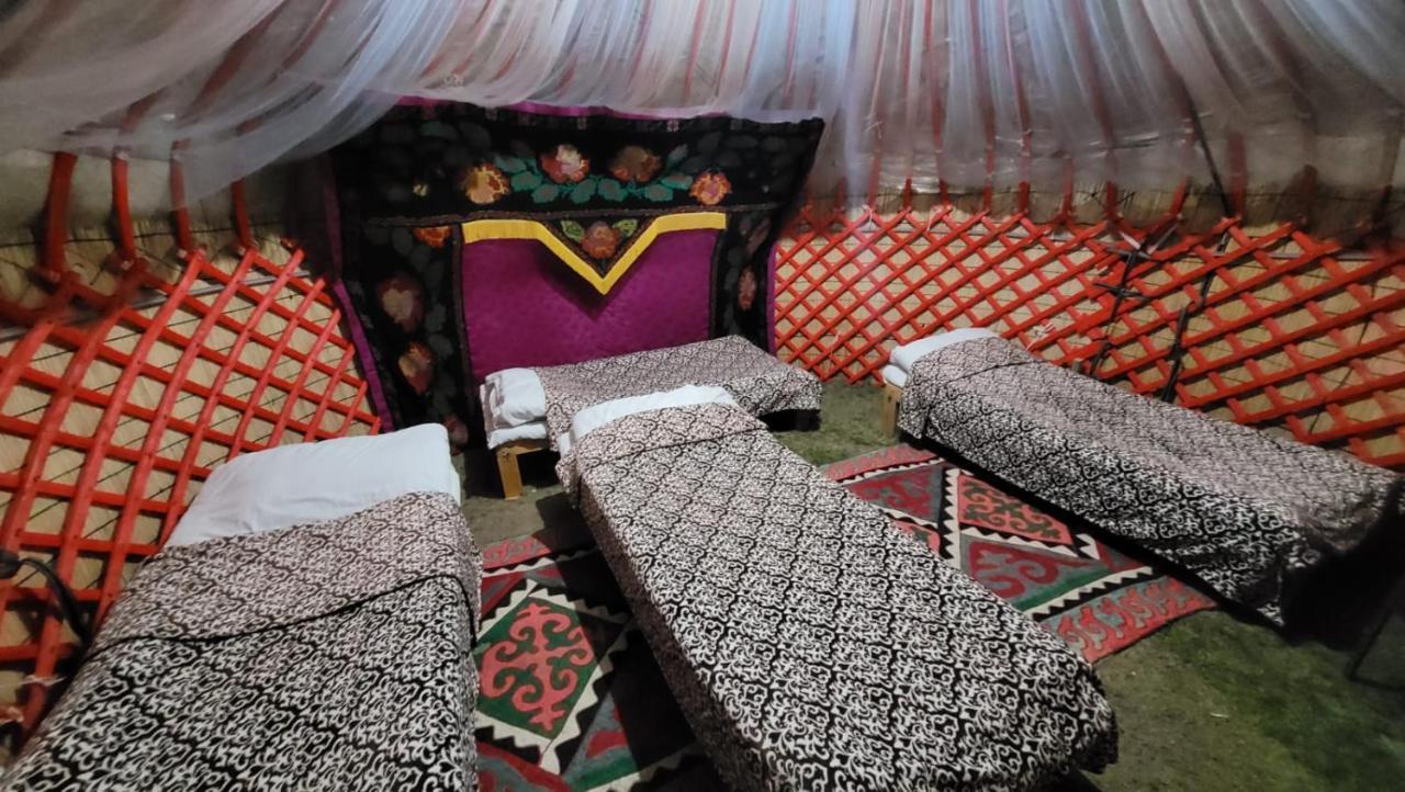 Yurt Camp Ali-Nur At Lake Song-Kol Юрточный Лагерь Али-Нур Озеро Сон-Куль Сон-Куль Кыргызстан Нарын Kyrgyzstan Naryn 外观 照片