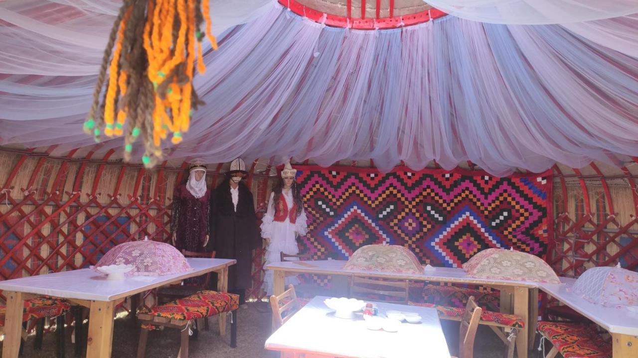 Yurt Camp Ali-Nur At Lake Song-Kol Юрточный Лагерь Али-Нур Озеро Сон-Куль Сон-Куль Кыргызстан Нарын Kyrgyzstan Naryn 外观 照片