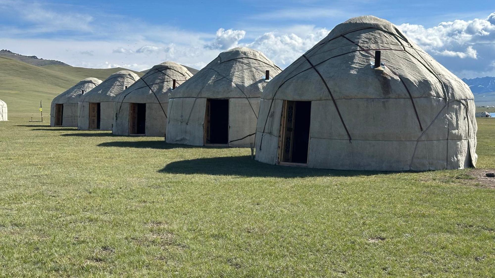 Yurt Camp Ali-Nur At Lake Song-Kol Юрточный Лагерь Али-Нур Озеро Сон-Куль Сон-Куль Кыргызстан Нарын Kyrgyzstan Naryn 外观 照片