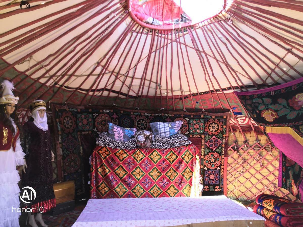 Yurt Camp Ali-Nur At Lake Song-Kol Юрточный Лагерь Али-Нур Озеро Сон-Куль Сон-Куль Кыргызстан Нарын Kyrgyzstan Naryn 外观 照片