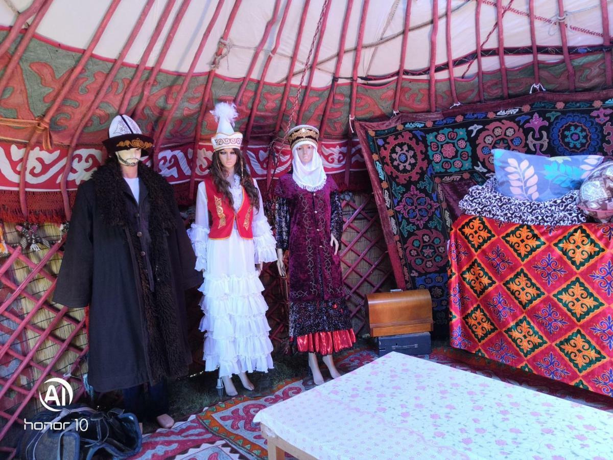 Yurt Camp Ali-Nur At Lake Song-Kol Юрточный Лагерь Али-Нур Озеро Сон-Куль Сон-Куль Кыргызстан Нарын Kyrgyzstan Naryn 外观 照片