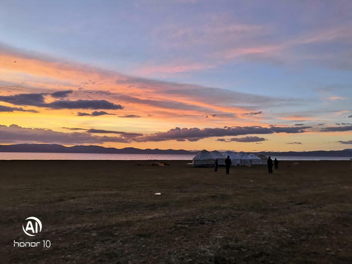 Yurt Camp Ali-Nur At Lake Song-Kol Юрточный Лагерь Али-Нур Озеро Сон-Куль Сон-Куль Кыргызстан Нарын Kyrgyzstan Naryn 外观 照片