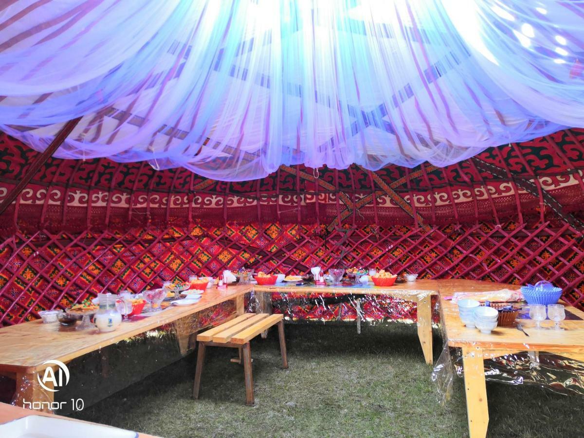 Yurt Camp Ali-Nur At Lake Song-Kol Юрточный Лагерь Али-Нур Озеро Сон-Куль Сон-Куль Кыргызстан Нарын Kyrgyzstan Naryn 外观 照片