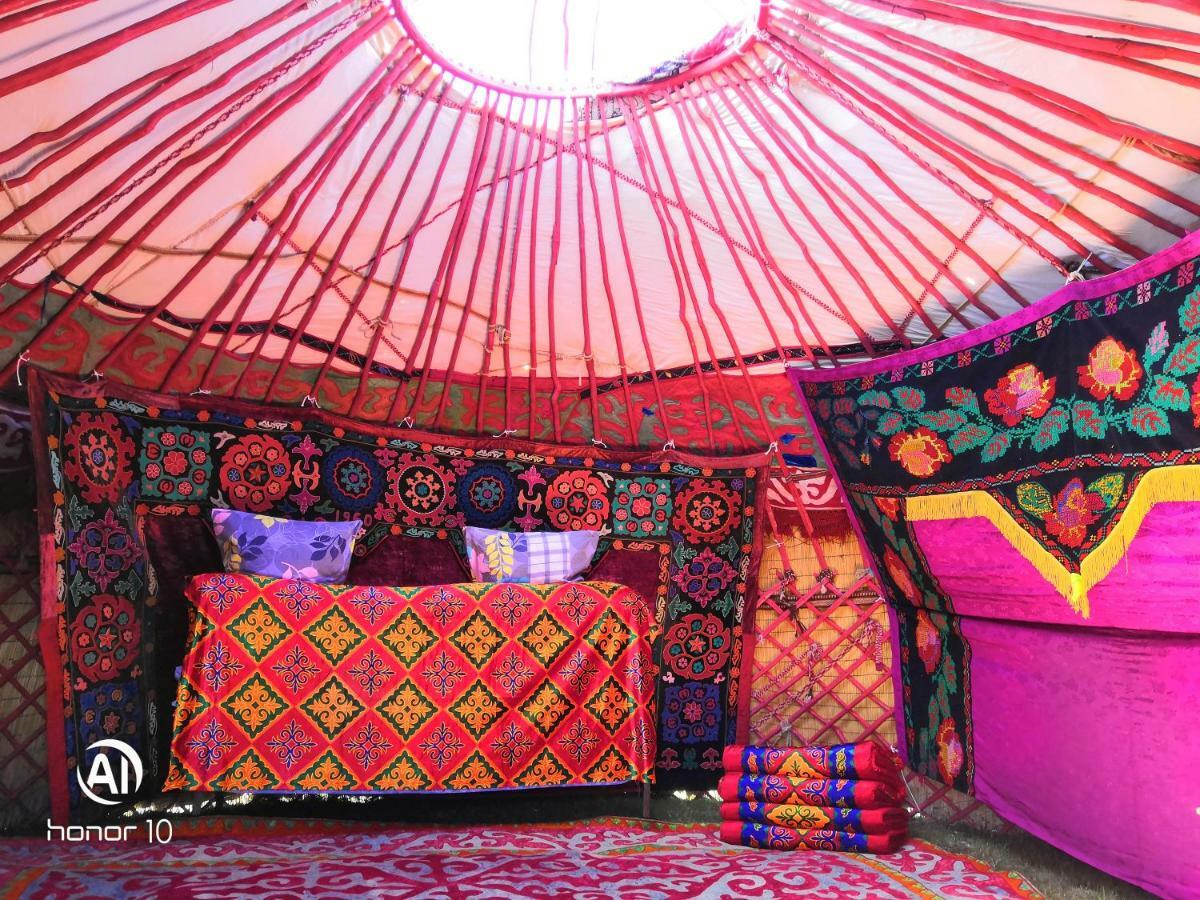 Yurt Camp Ali-Nur At Lake Song-Kol Юрточный Лагерь Али-Нур Озеро Сон-Куль Сон-Куль Кыргызстан Нарын Kyrgyzstan Naryn 外观 照片