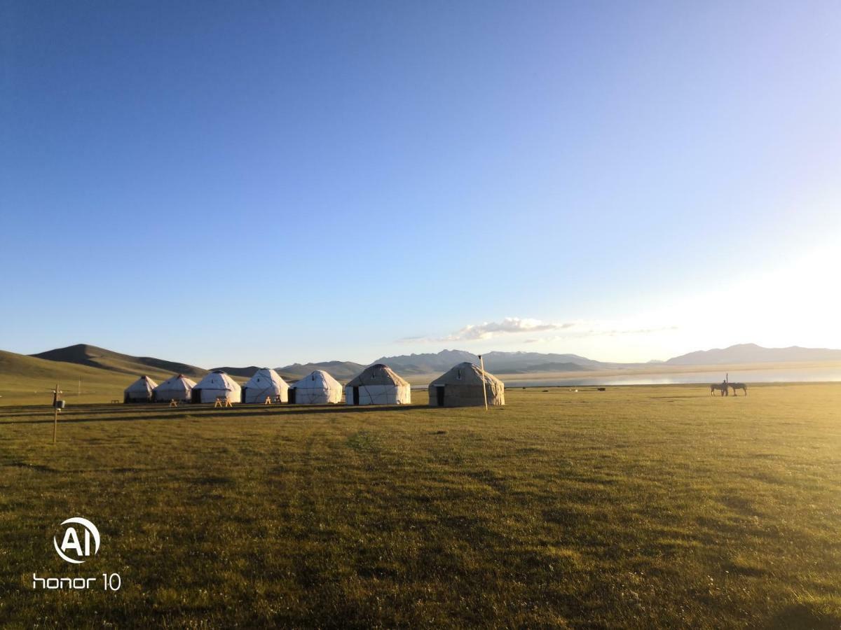 Yurt Camp Ali-Nur At Lake Song-Kol Юрточный Лагерь Али-Нур Озеро Сон-Куль Сон-Куль Кыргызстан Нарын Kyrgyzstan Naryn 外观 照片