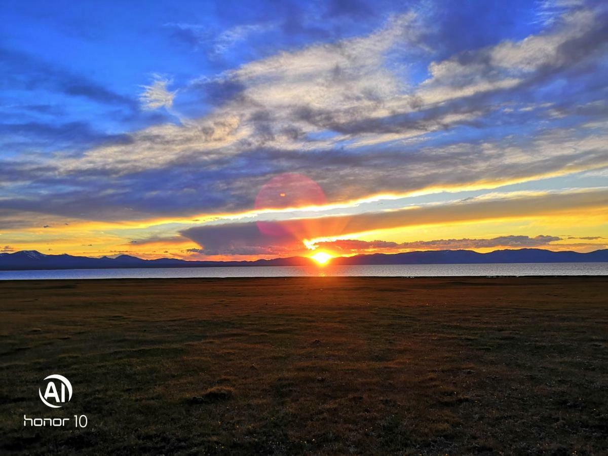 Yurt Camp Ali-Nur At Lake Song-Kol Юрточный Лагерь Али-Нур Озеро Сон-Куль Сон-Куль Кыргызстан Нарын Kyrgyzstan Naryn 外观 照片