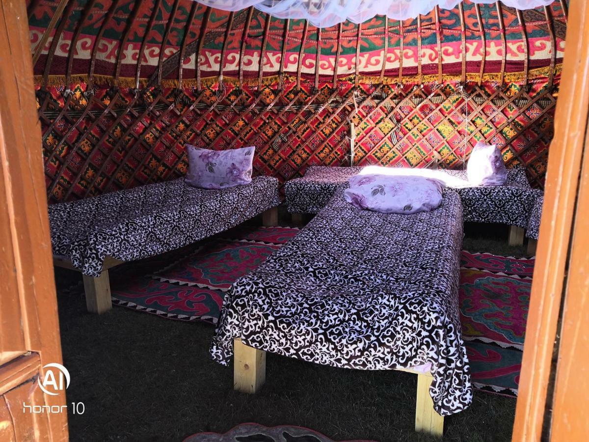 Yurt Camp Ali-Nur At Lake Song-Kol Юрточный Лагерь Али-Нур Озеро Сон-Куль Сон-Куль Кыргызстан Нарын Kyrgyzstan Naryn 外观 照片