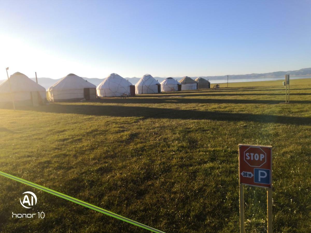 Yurt Camp Ali-Nur At Lake Song-Kol Юрточный Лагерь Али-Нур Озеро Сон-Куль Сон-Куль Кыргызстан Нарын Kyrgyzstan Naryn 外观 照片