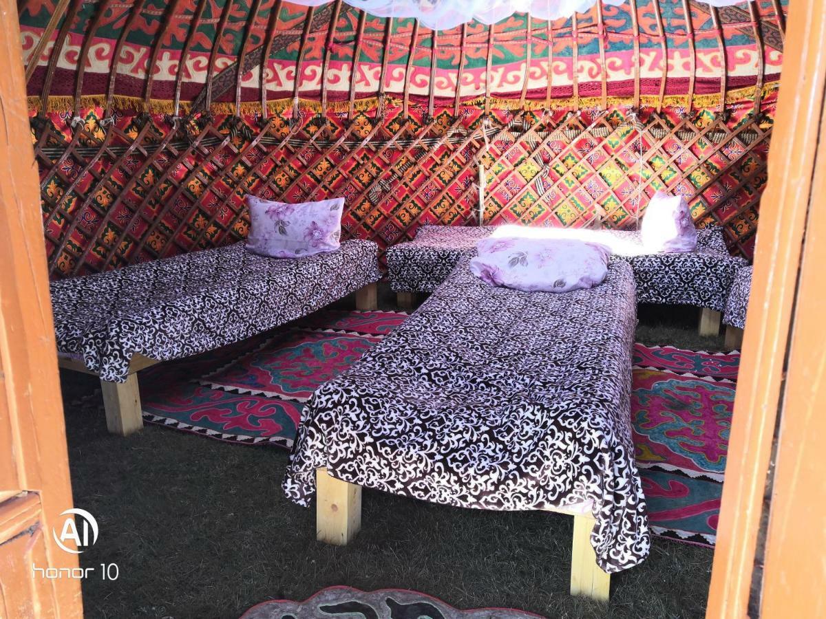 Yurt Camp Ali-Nur At Lake Song-Kol Юрточный Лагерь Али-Нур Озеро Сон-Куль Сон-Куль Кыргызстан Нарын Kyrgyzstan Naryn 外观 照片